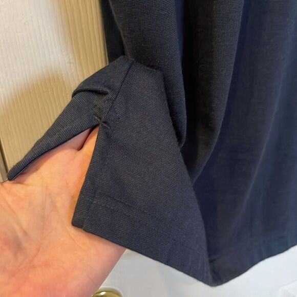 Travis Matthew Navy Blue Tiny Striped Short Sleeve Polo with Side Slits- Medium - Picture 4 of 16